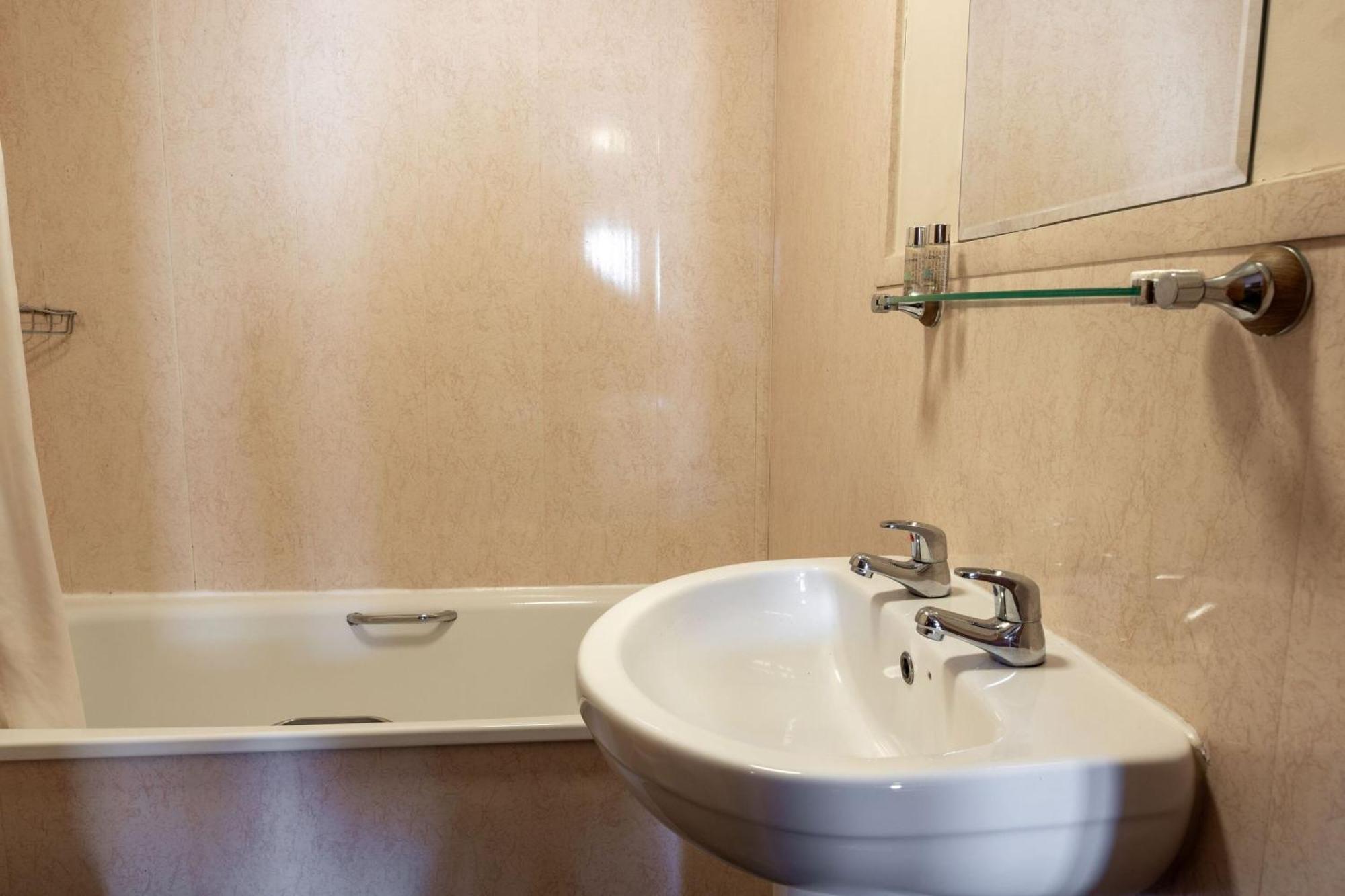 The Warehouse Hotel Yeovil Phòng bức ảnh